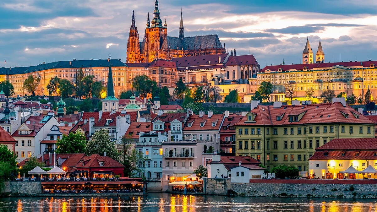 2026捷克必訪8大景點推薦！布拉格城堡、歐洲最美聖誕市集與溫泉城，徜徉中歐最浪漫國度