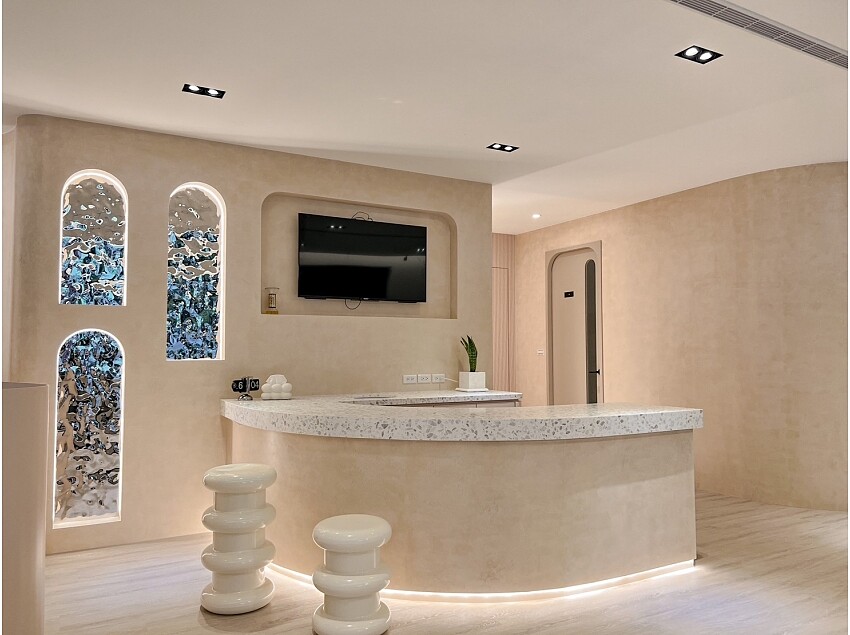 图四:女性对自身意识有一定程度的提升,从买名牌包转换成私密疗程的投资。