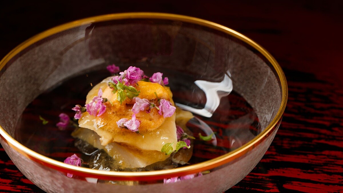 東京傳奇割烹「末冨」主廚末冨康雄首度在台限時餐會， 5/14～17高雄Hotel dùa鮨毅登場