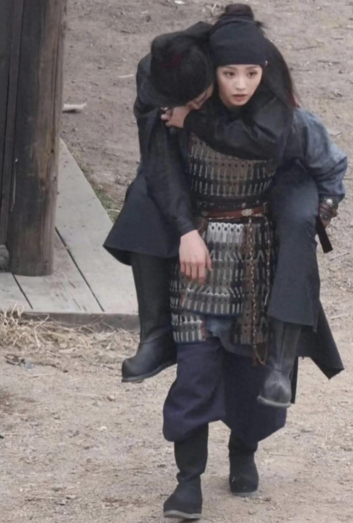 田曦薇能揹起張凌赫，連張凌赫都驚訝。