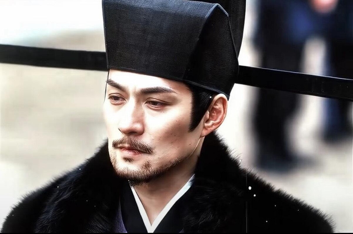 嚴屹寬的俊帥顏值演張凌赫舅舅完全合理。