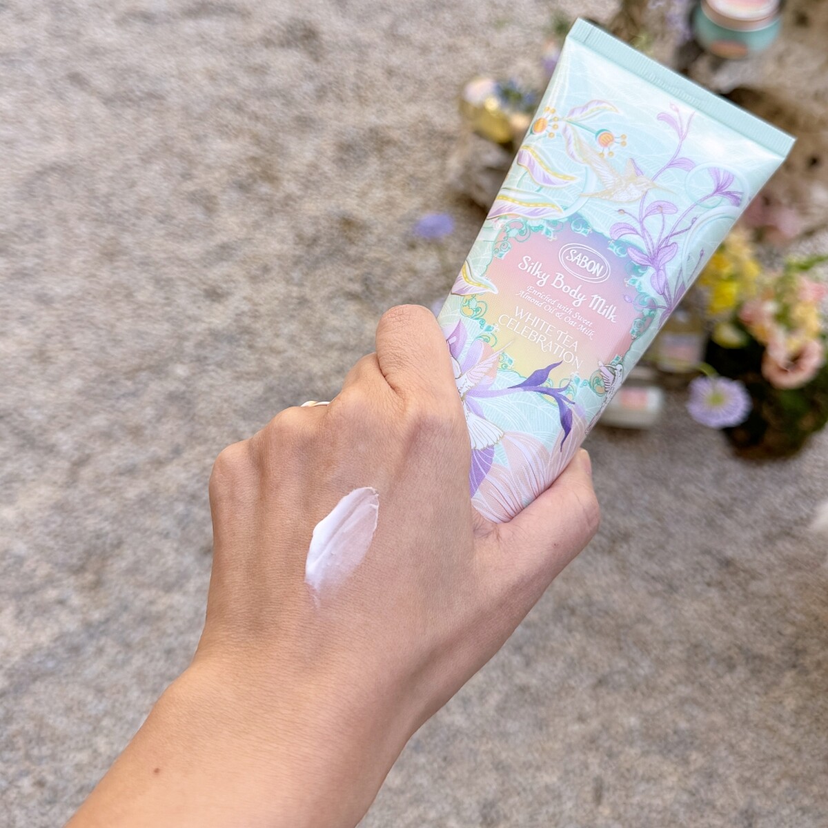 SABON白茶絲綢身體乳液春光限定版質地。