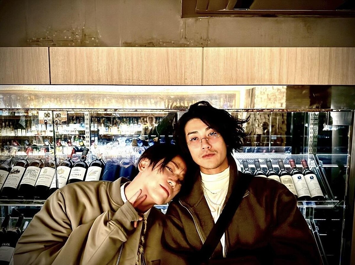 龜梨和也（左）與赤西仁去年終於再度同框，掀起一股「活久見」赤龜熱潮。