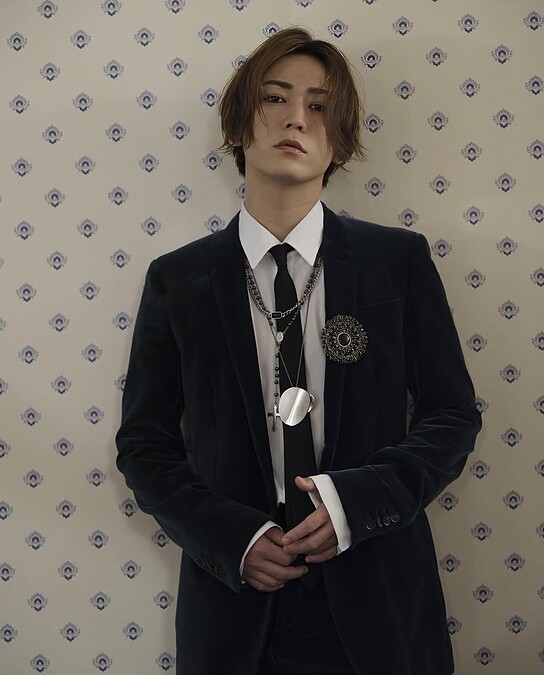 去年初隨著KAT-TUN結束，龜梨和也也離開事務所單飛發展。