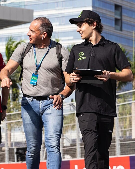 Kimi Antonelli 的父親從小就是他的賽車最佳教練。