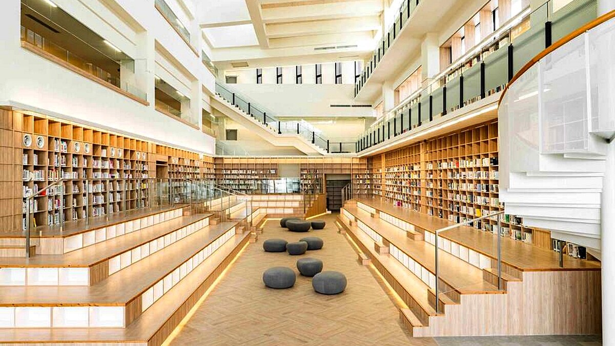 2026台東新景點「臺東縣立圖書館」絕美開箱！山嵐意象建築、階梯式縱谷閱讀區，成全台最美藝文地標