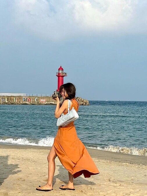 金世正抢先示範Longchamp新包Looong