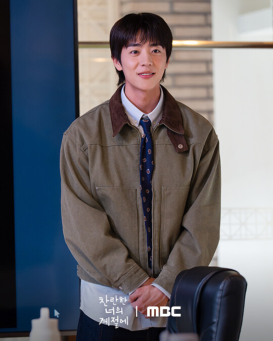 拥有186公分挺拔身高的蔡锺协，在成为演员之前，其实早已踏入时尚产业。留学南非期间，他开始接触模特儿工作，然而起初的道路并不顺遂&mdash;&mdash;无论是模特儿甄选，还是远赴美国挑战电视剧选角，他都屡次遭遇挫败。一次次被拒于门外，却没有让他动摇，反而让他更加确信自己对舞台与表演的渴望。