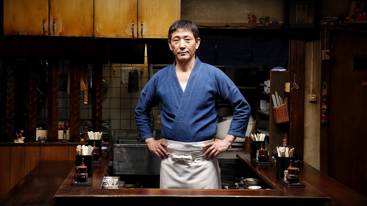 為什麼現代人需要《深夜食堂》？日劇神作7大看點：影帝小林薰回歸第六季，用家常菜撫慰疲憊靈魂