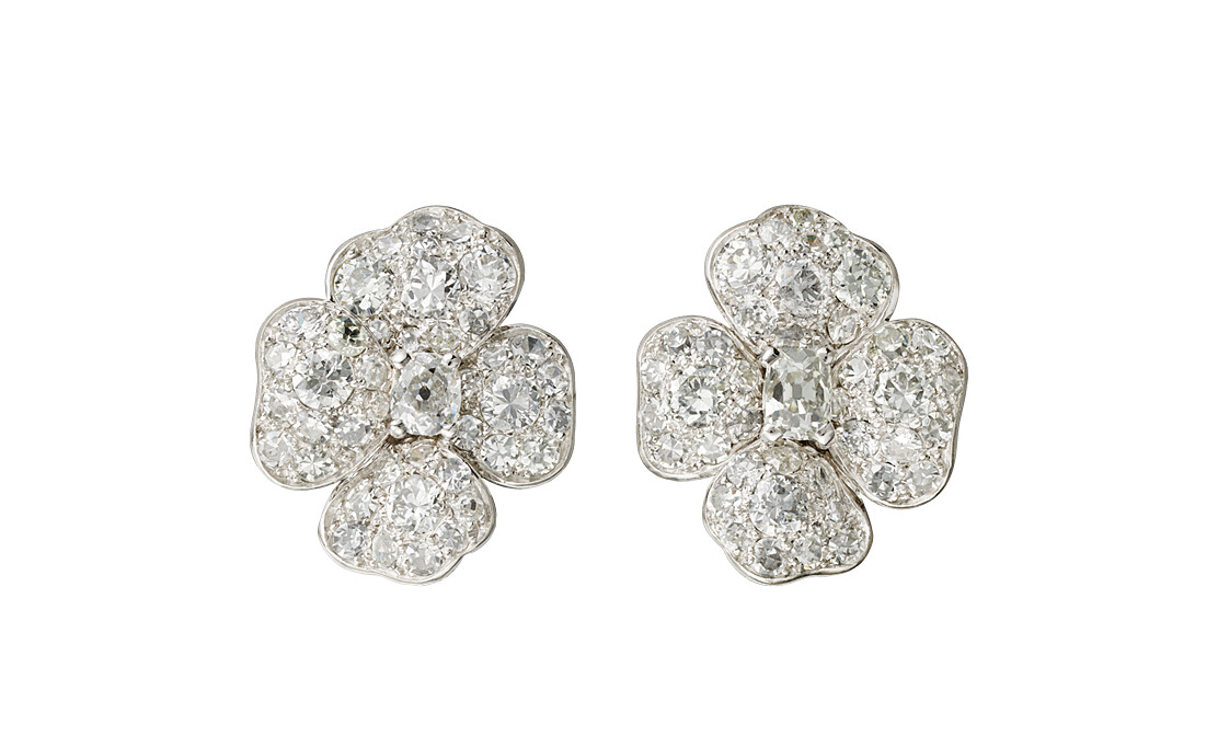 耳環 &mdash; 鉑金與白K金鑲嵌鑽石。Cartier 巴黎，1942年。
