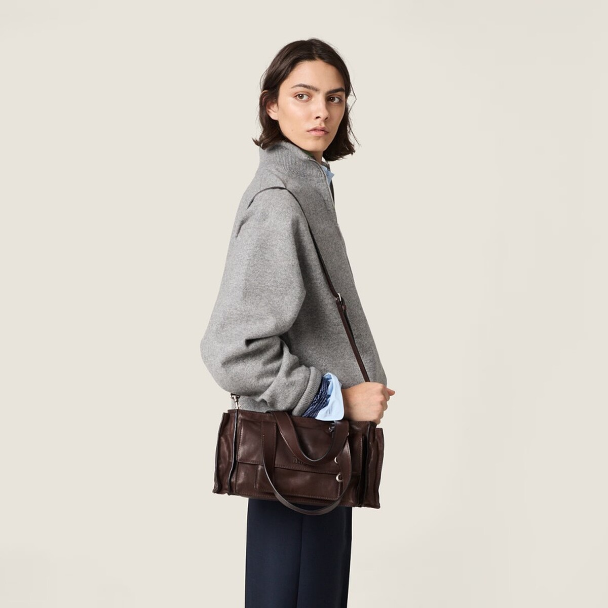 Miu Miu Utilitaire 纳帕皮革肩背包 NT.110,000