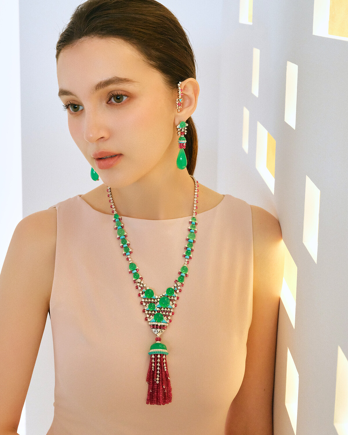 全新卡地亞 EN &Eacute;QUILIBRE 頂級珠寶系列 ONDORA 項鍊、耳環。