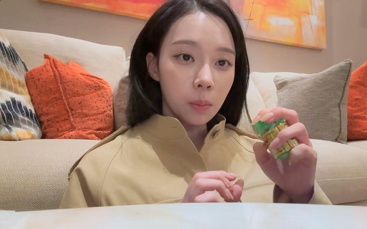 Photo / 翻攝 Weverse @aespa，aespa Winter 同款泰國 Hong Thai天鵝牌鼻通