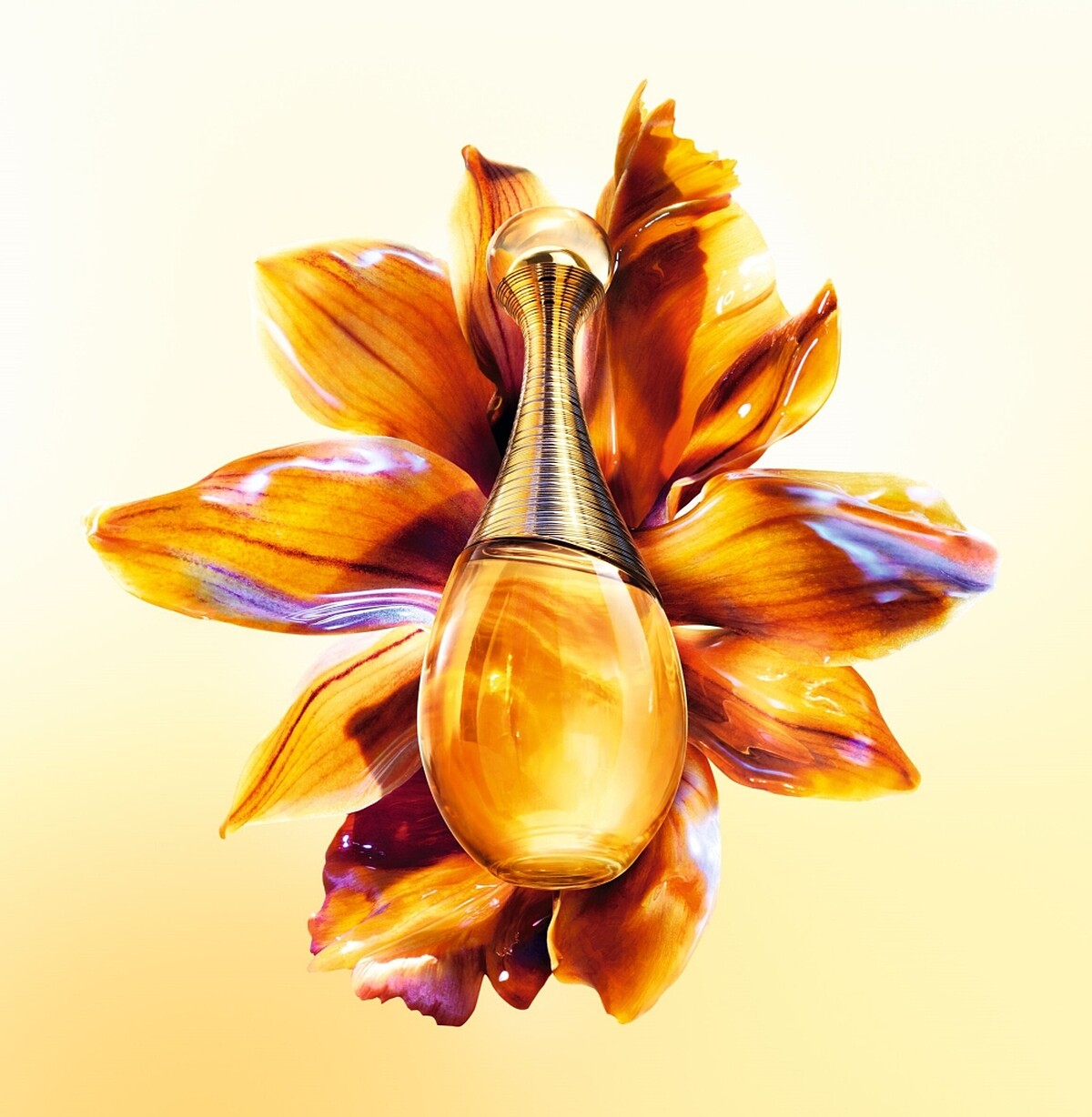 迪奧J&rsquo;ADORE花蘊香精35ml，NT3,900、50ml，NT5,050、100ml，NT7,100