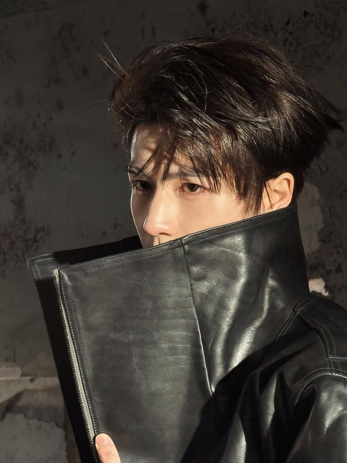 張凌赫私服穿搭風格。