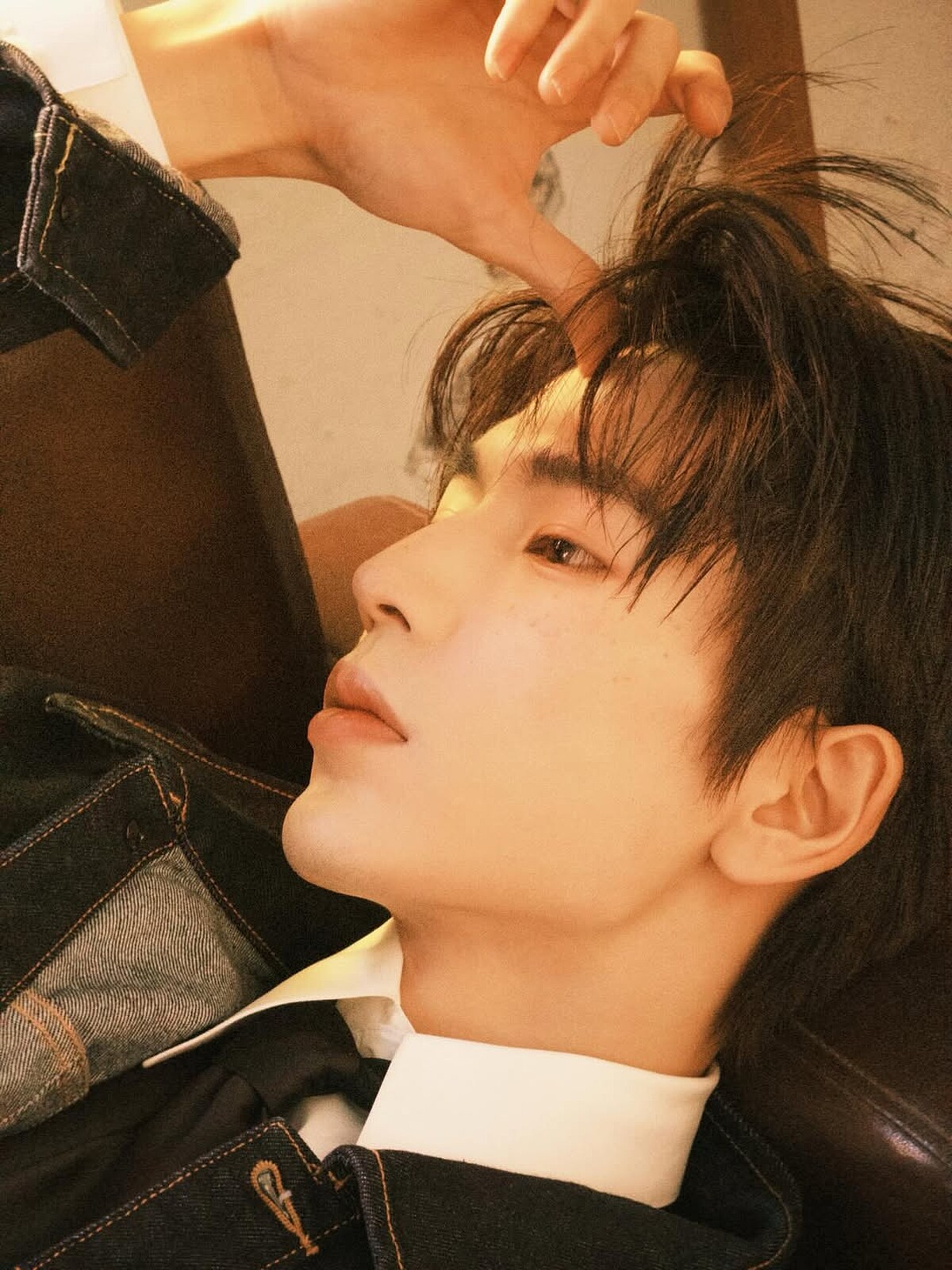 張凌赫私服穿搭風格。