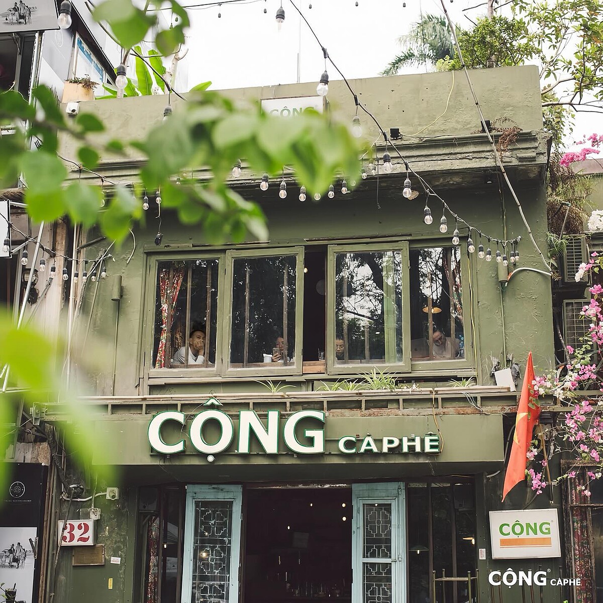 越南人氣咖啡品牌Cộng C&agrave; Ph&ecirc;，將質樸、浪漫且帶有詩意的越南情感細膩呈現，營造出獨特而迷人的品牌氛圍（圖片來源／congcaphe.tw IG）