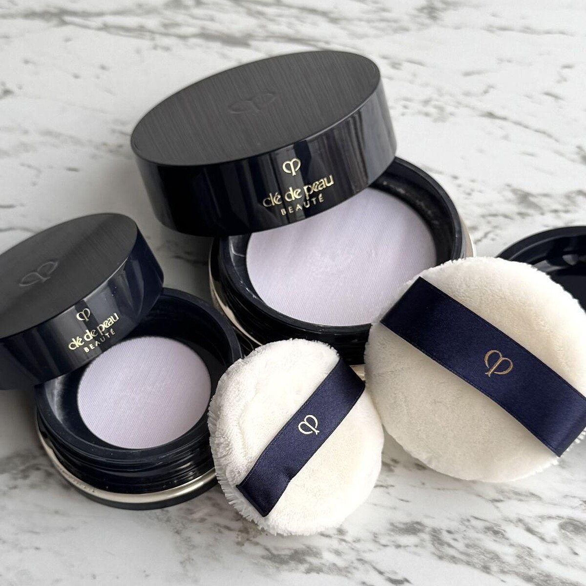 肌膚之鑰光采柔焦蜜粉 (共2色），8g NT2,100、24g NT3,950