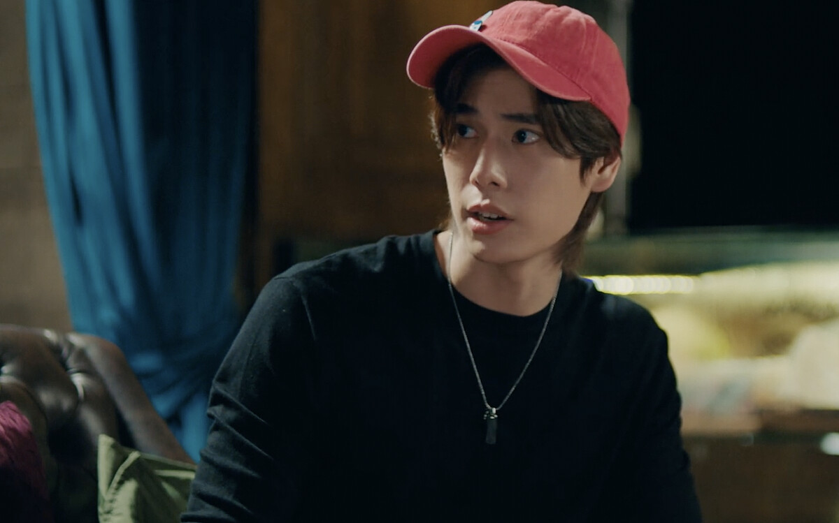 Phuwin Tangsakyuen 飾演 Peach