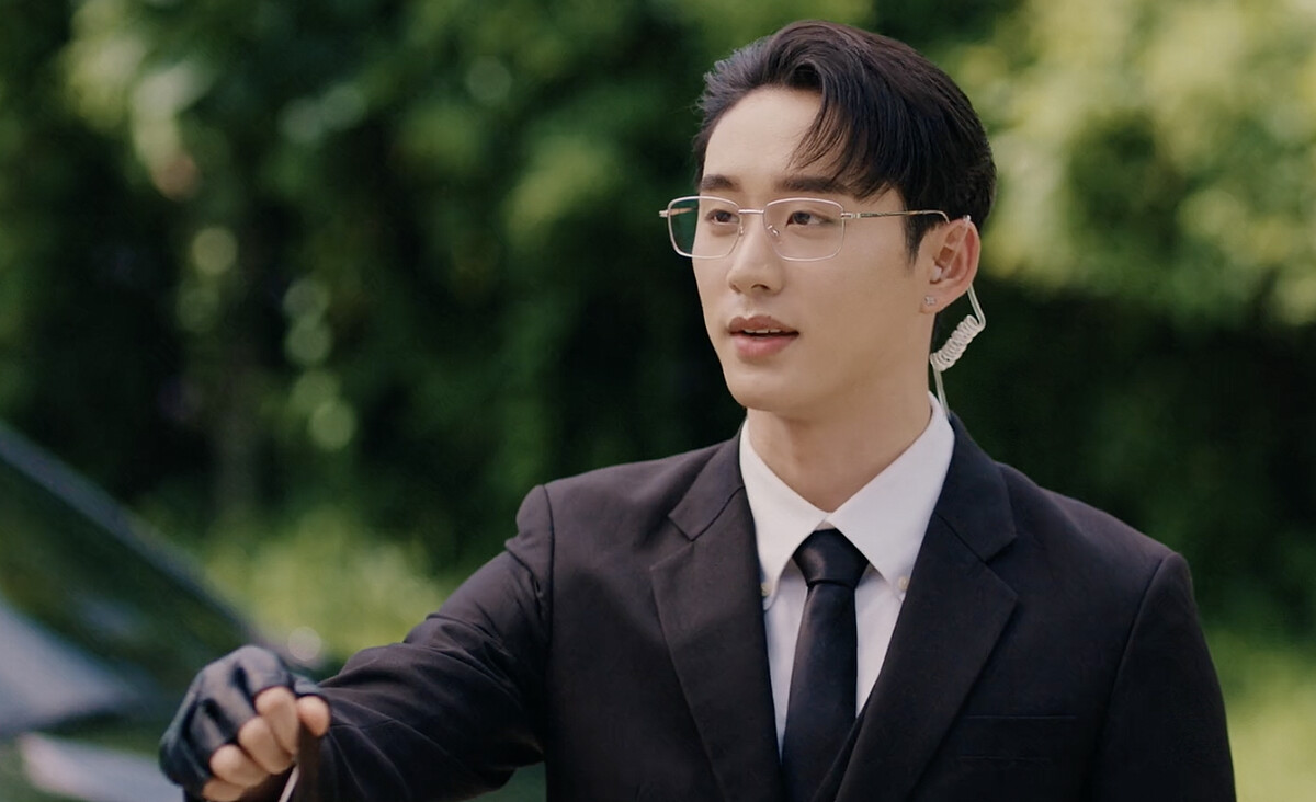 Est Sangaworawong 飾演 Mok