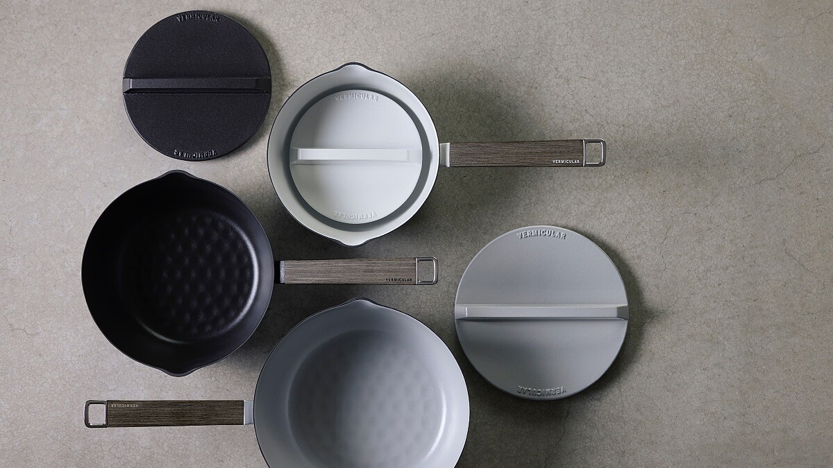 美型鍋再＋1「VERMICULAR」 琺瑯鑄鐵雪平鍋上市：不到一公斤輕量級、獨家落蓋「煎蒸鎖鮮」五大亮點整理