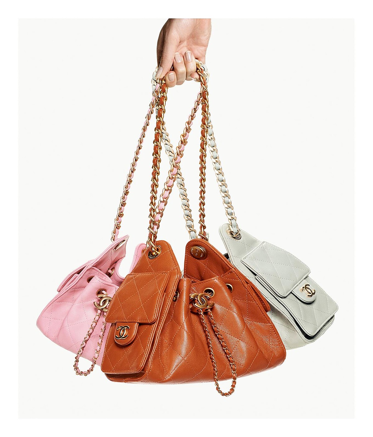 CHANEL 25包款推出迷你尺寸，並帶來許多新的顏色。