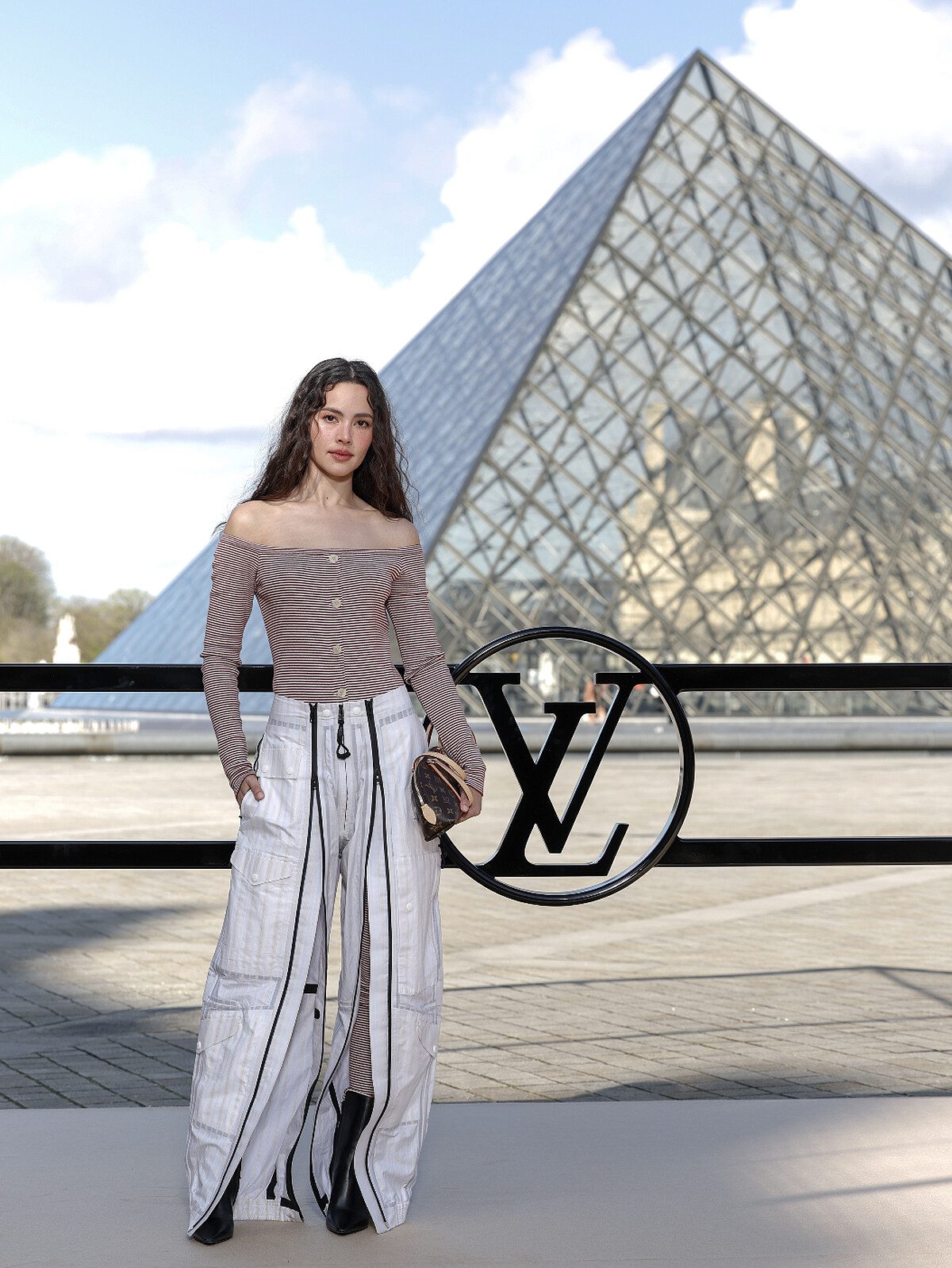 URASSAYA SPERBUND。