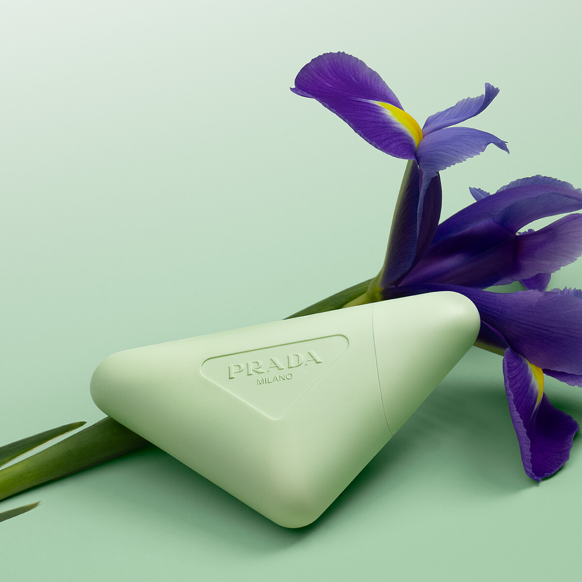PRADA顛覆綠護手霜。