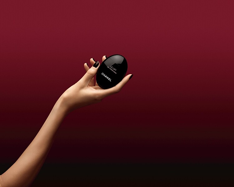 香奈兒3.5-DA彈力緊緻玉手霜。