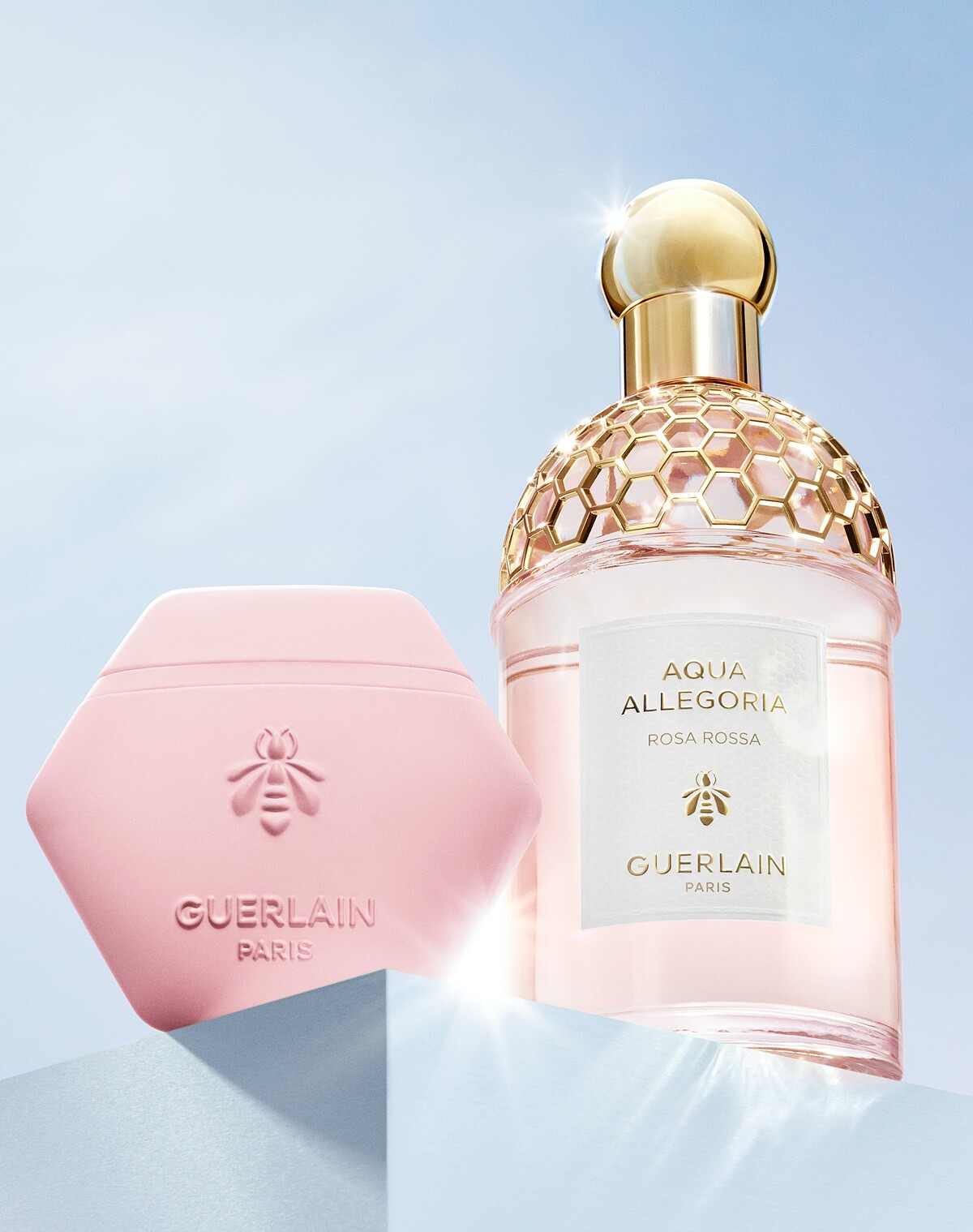 嬌蘭花草水語晨霧玫瑰淡香水與護手霜情境圖。