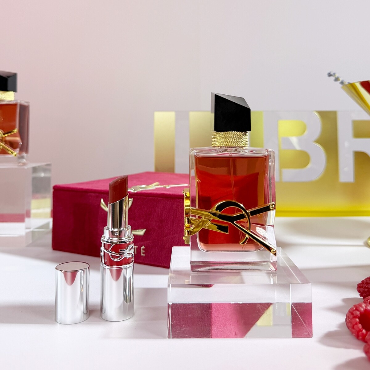 YSL自由不羈沁心之果香水與情挑誘光水唇膏#219沁心之果。