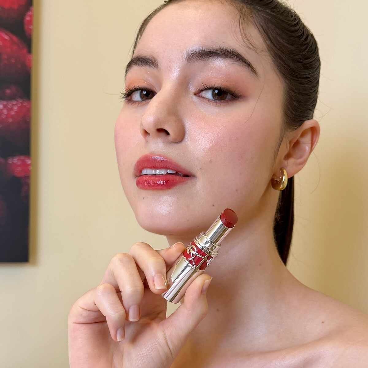 YSL情挑誘光水唇膏#219沁心之果實擦試色。