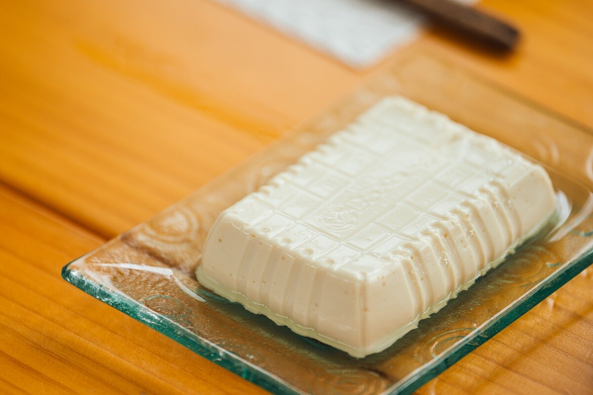 來到「穿龍老屋豆腐坊」找尋合適的食材。