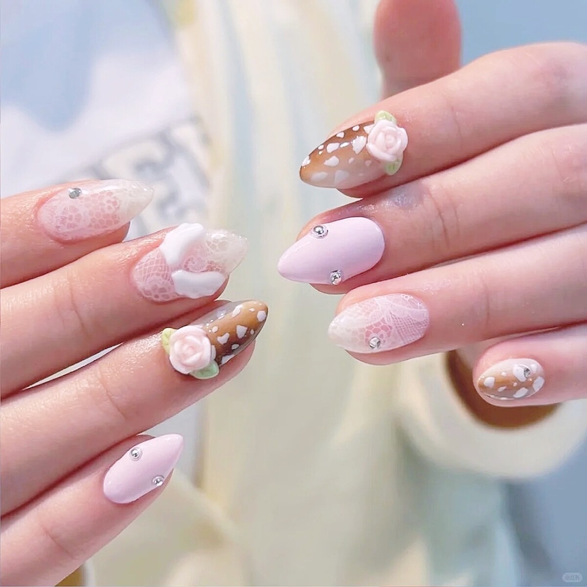 粉嫩性感鹿紋美甲範本(Photo/小紅書@辣玉子)