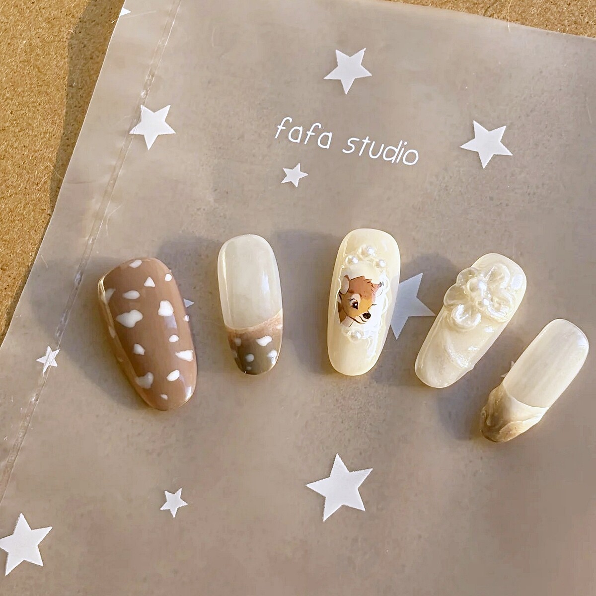 清新仙氣鹿紋美甲範本(Photo/小紅書@花泽累好累呀)