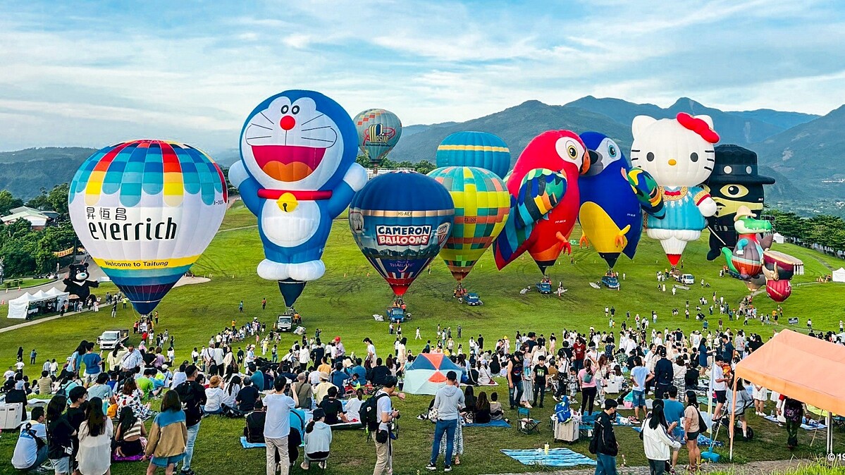 2026台東熱氣球嘉年華必須朝聖！吉伊卡哇、小八貓、兔兔躍上天際，搭配無人機展演萌翻暑假