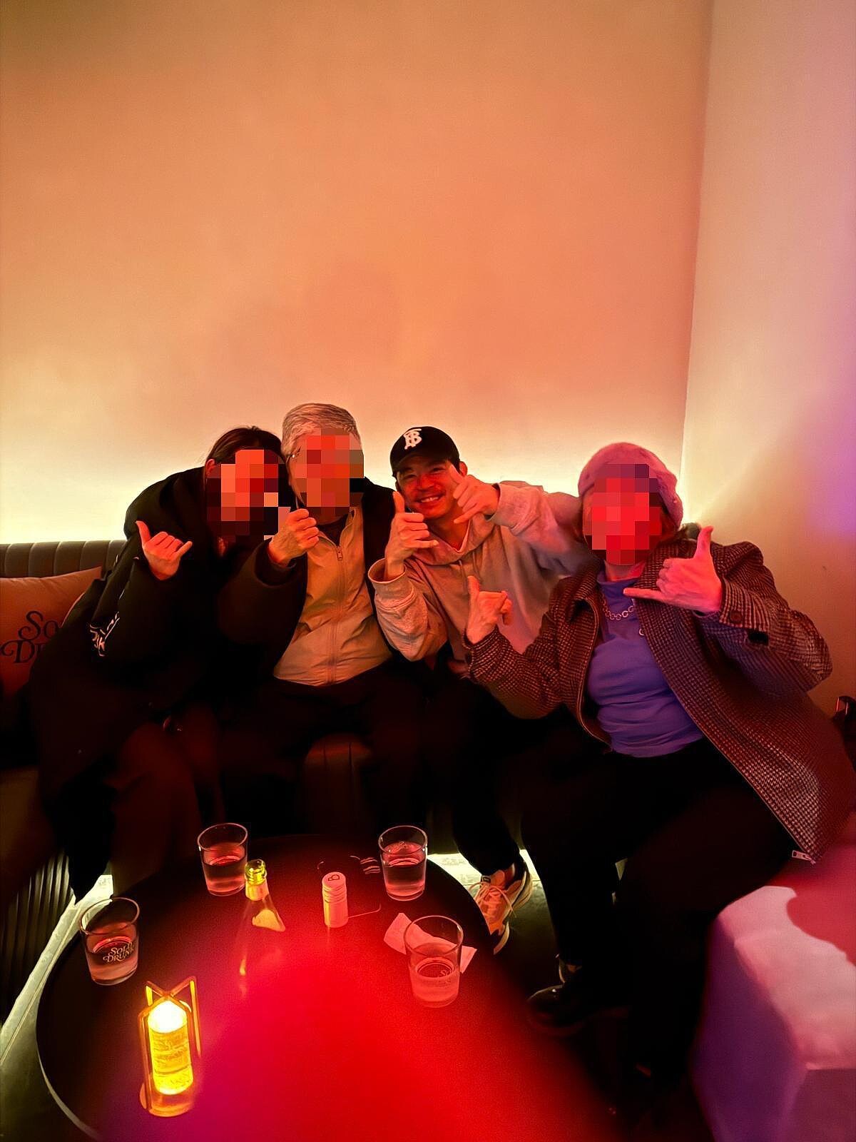 王柏傑第一次帶著家人進酒吧