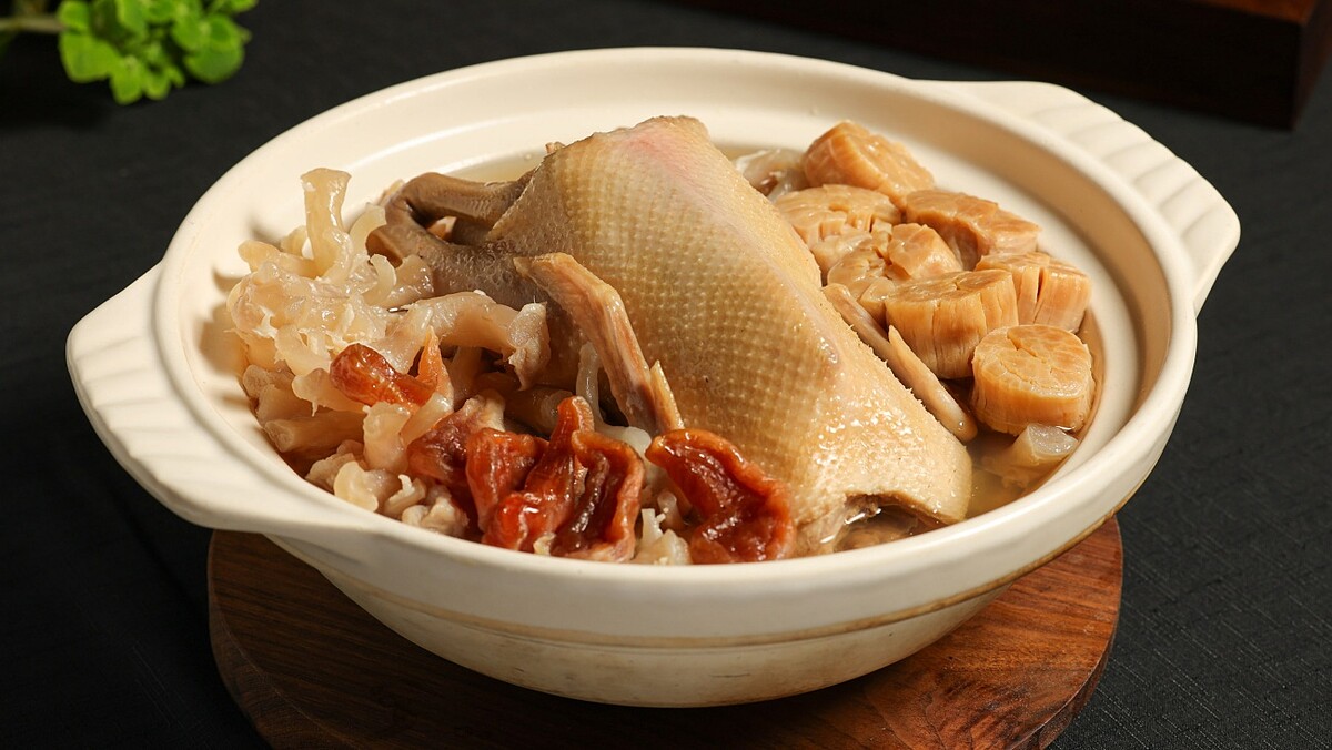 台北必吃粵菜「晶華軒」推春季新菜！隱藏版「太后鴨」入湯、驚喜開箱「鴨箱寶」，4月底前限時品嚐