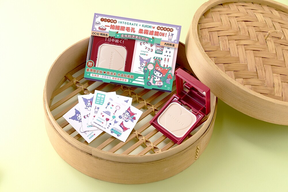 INTEGRATE櫻特芮柔焦輕透粉餅三麗鷗聯名貼紙組(OC00/10/20)10g，NT549(買柔焦輕透粉餅 附水晶貼紙雙入組)。