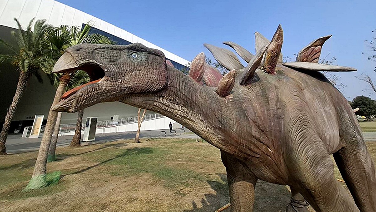 高雄變身「恐龍酷樂園」！2026兒童節限定7大玩法：日本擬真恐龍秀登台、化石挖掘、百攤市集完整攻略