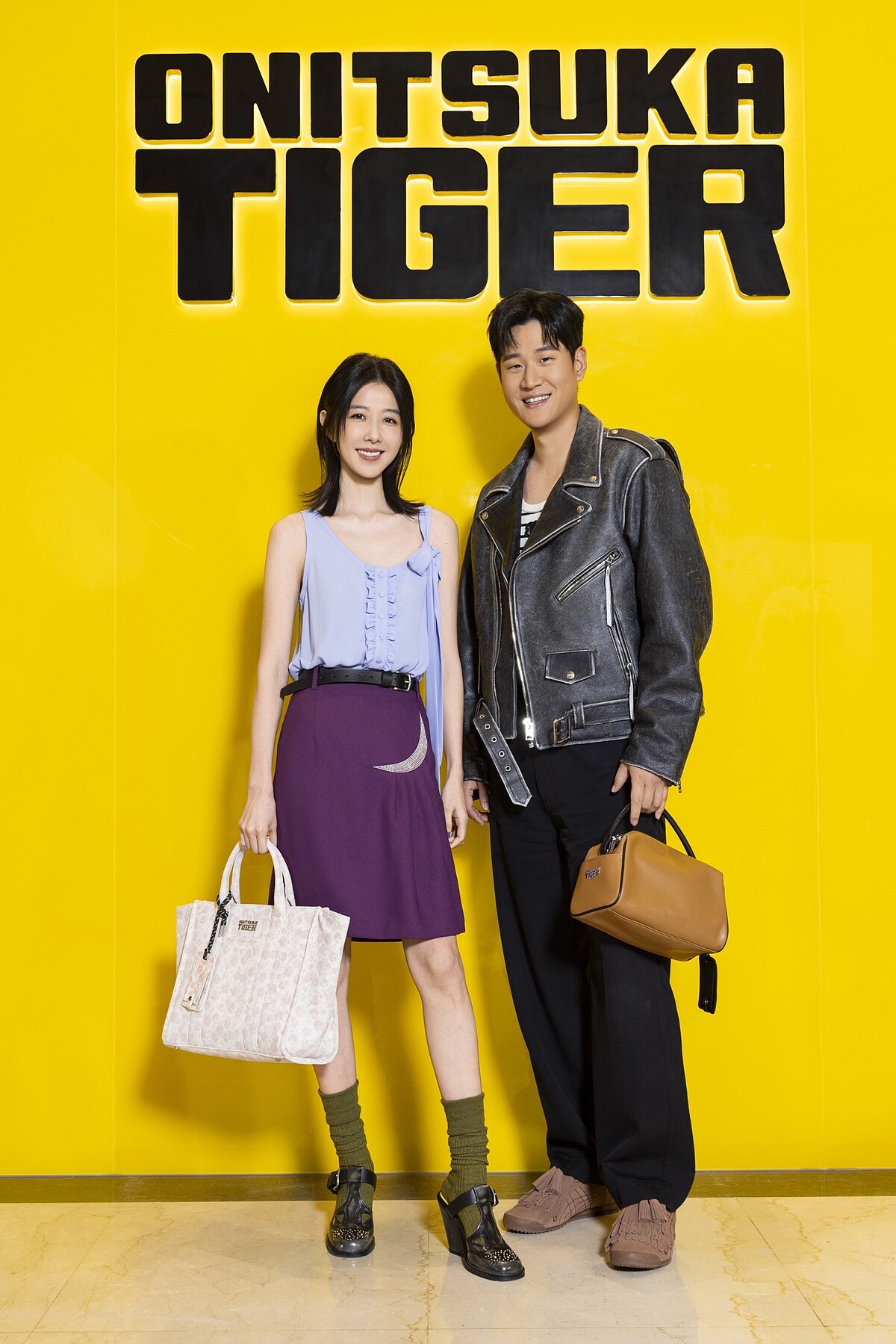 邵雨薇、周興哲示範鬼塚虎2026春夏最新造型。