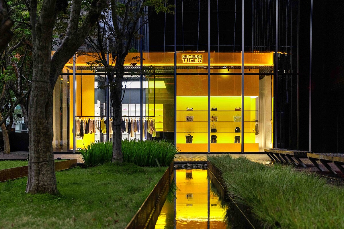 Onitsuka Tiger微風南山概念店。