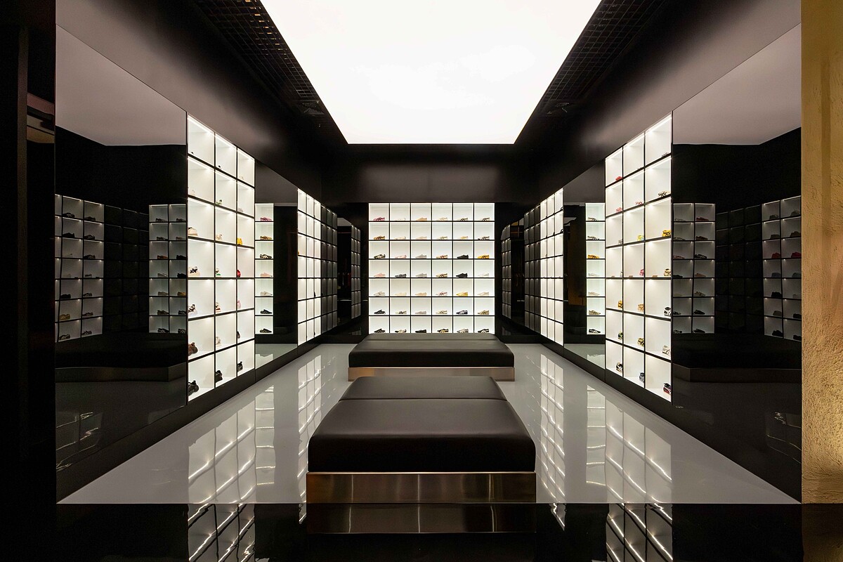 Onitsuka Tiger微風南山概念店。