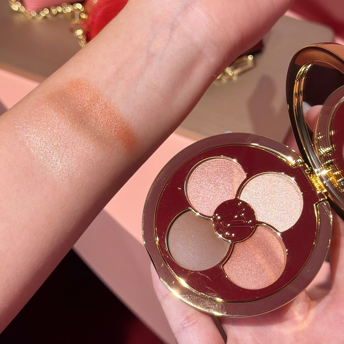 路易威登LV Ombres眼影盤#650手部試色。NT7,900