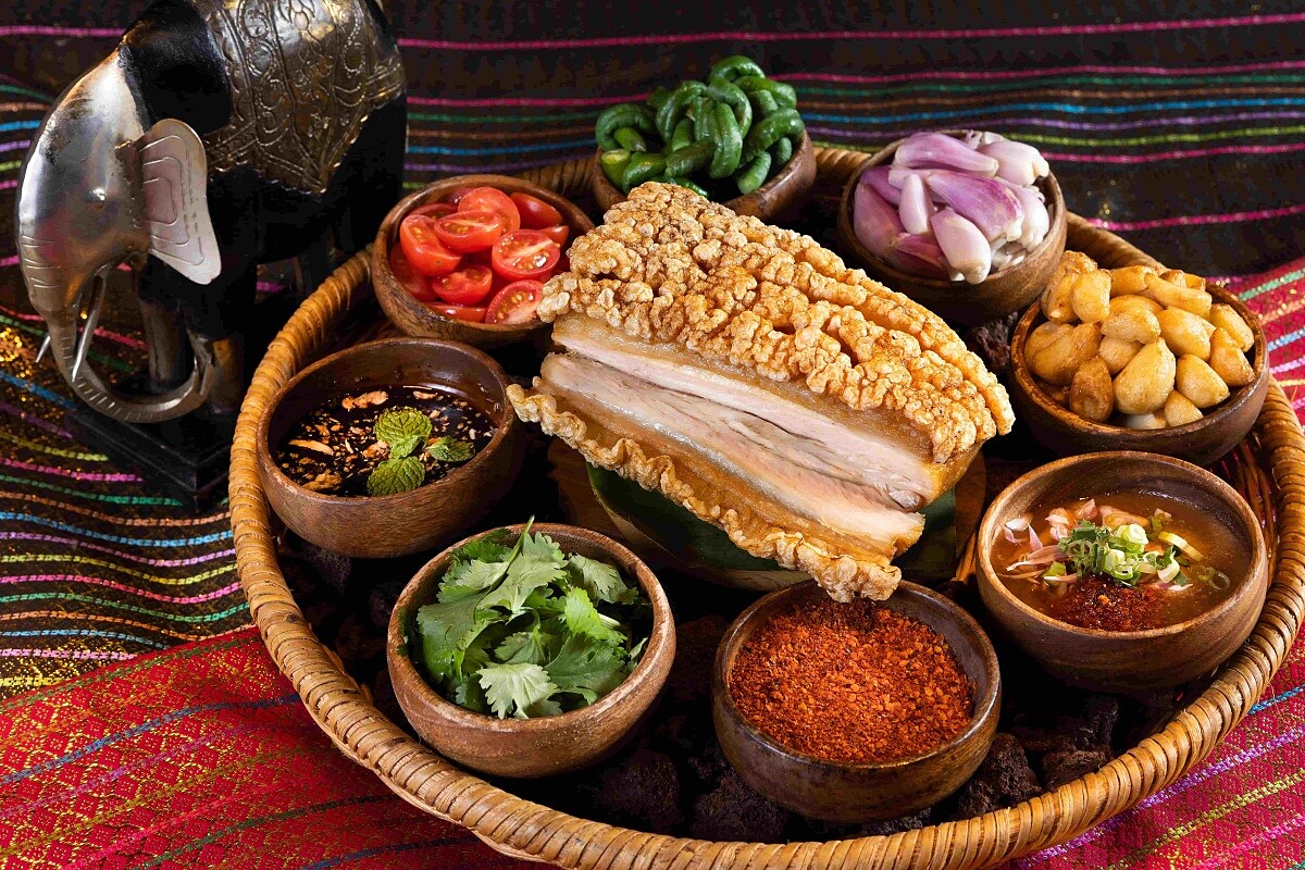 新菜色泰國經典料理「泰式脆皮燒肉」。