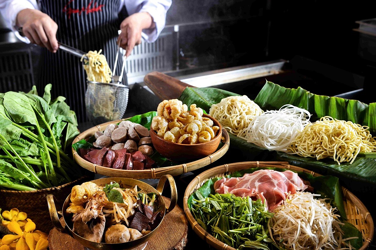 臨場感十足的「泰式船麵」。