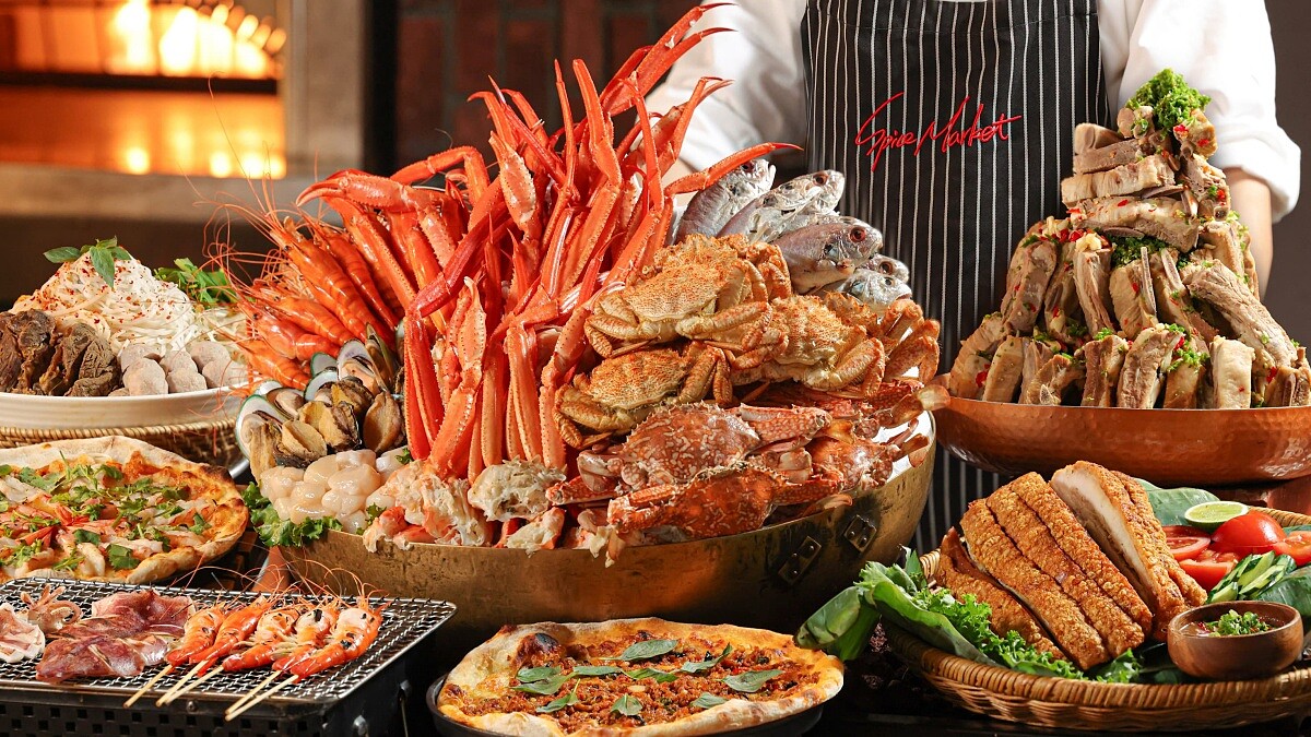 臺北唯一泰式海鮮自助餐「泰市場」二週年：推出曼谷街頭夜市主題，並攜手設研院「1/3餐盤實驗」減廢33%新風潮