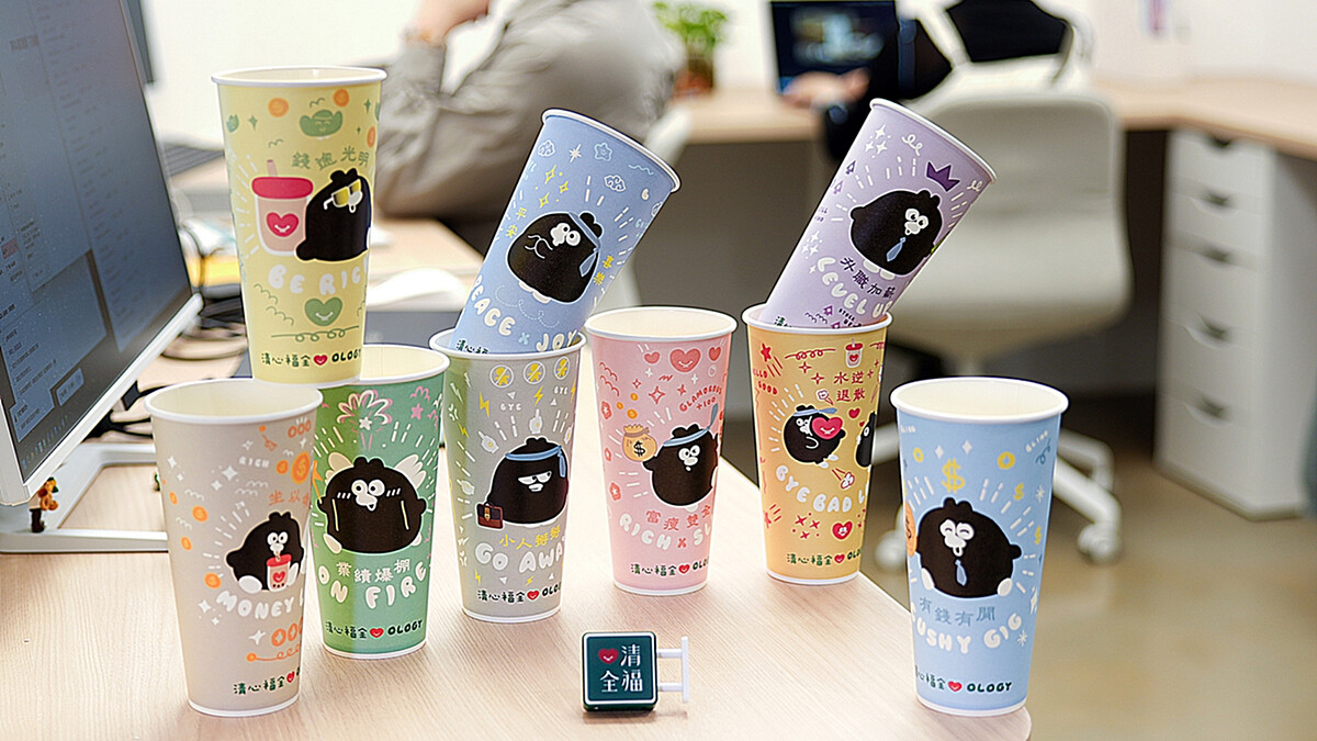 清心福全攜手奧樂雞超萌聯名！社畜紙杯、厭世T恤及紅豆系新品攻佔上班族日常