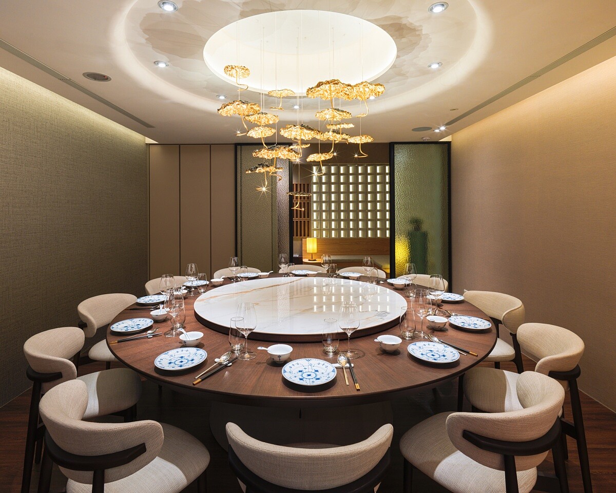 「貳零捌公館・薈苑」以東方宅邸為基礎，僅設一桌有12人座位。