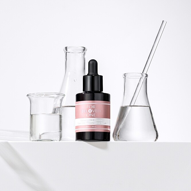 寵愛之名PDRN 外泌體環肽再生修護精華情境圖。